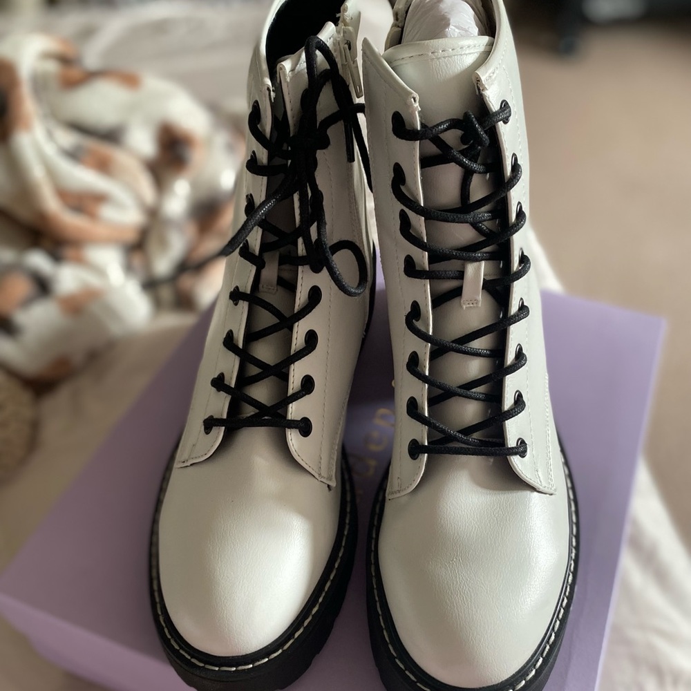 WHITE COMBAT BOOTS